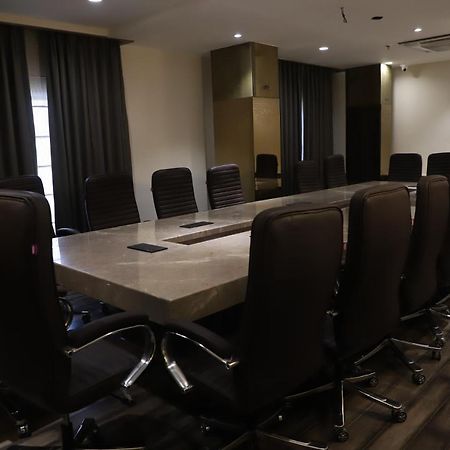 The Royal Class Hotel 瓜廖尔 外观 照片