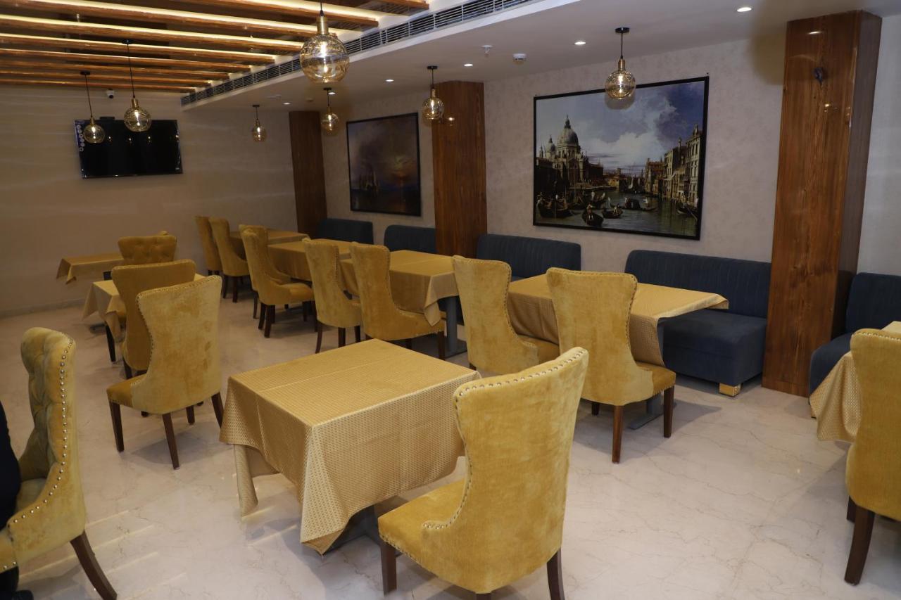 The Royal Class Hotel 瓜廖尔 外观 照片