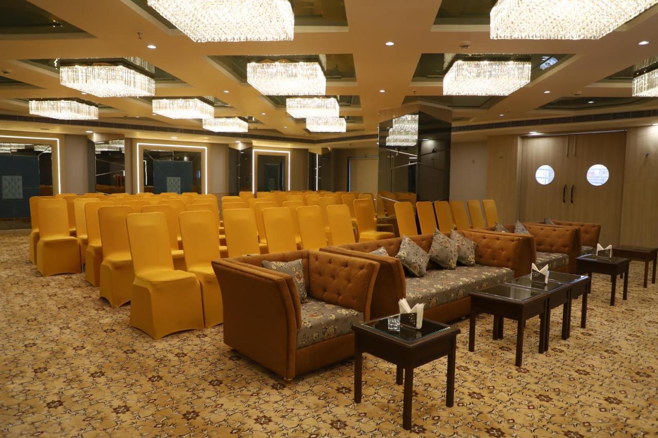 The Royal Class Hotel 瓜廖尔 外观 照片