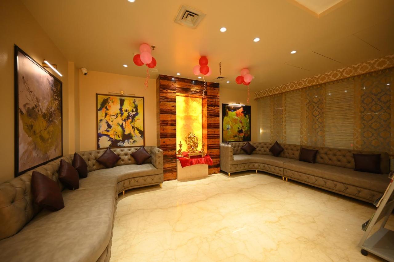 The Royal Class Hotel 瓜廖尔 外观 照片