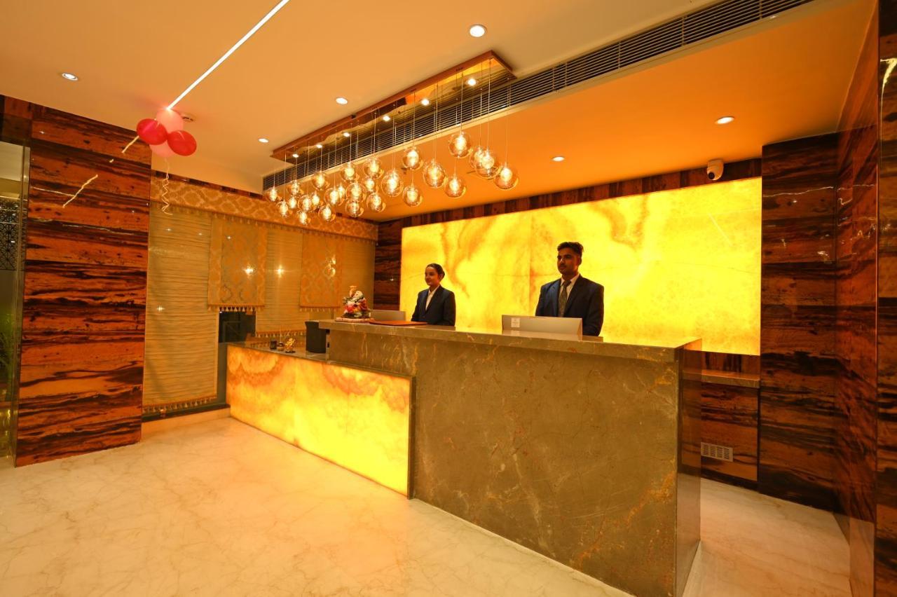 The Royal Class Hotel 瓜廖尔 外观 照片