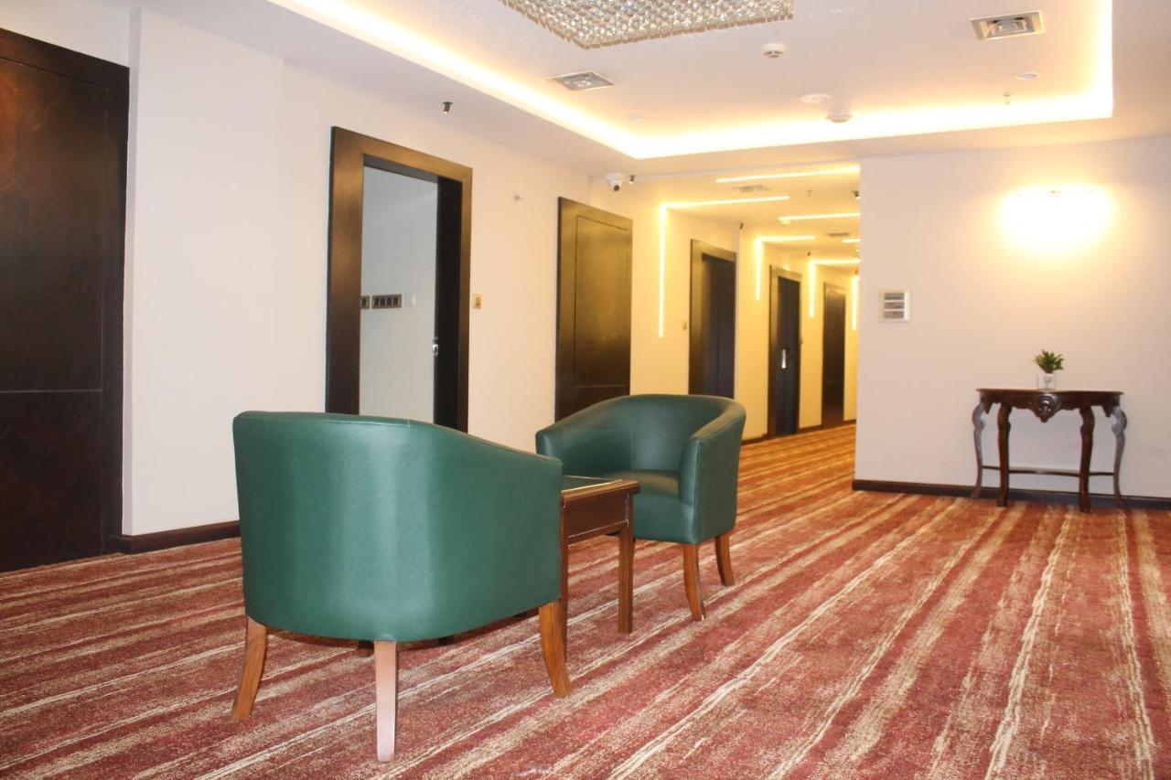 The Royal Class Hotel 瓜廖尔 外观 照片