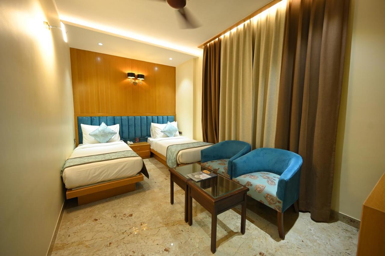 The Royal Class Hotel 瓜廖尔 外观 照片