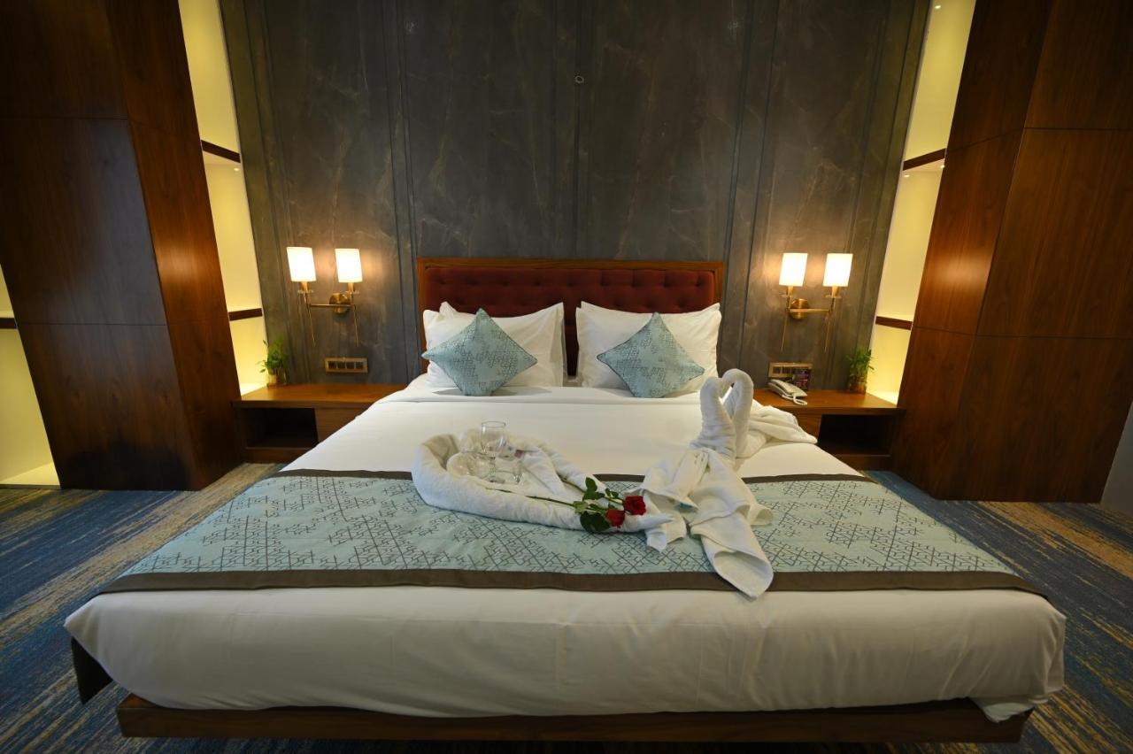 The Royal Class Hotel 瓜廖尔 外观 照片