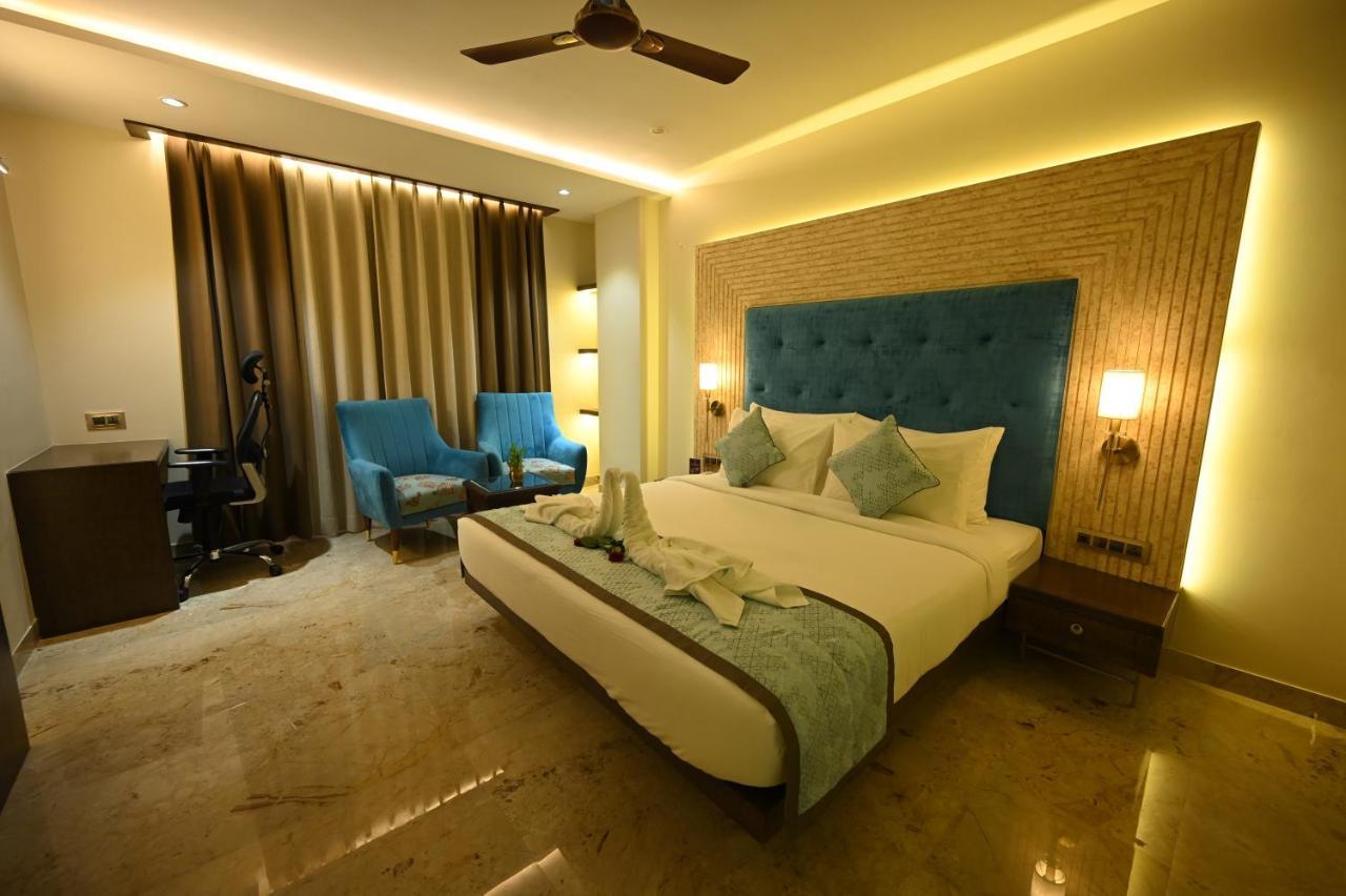 The Royal Class Hotel 瓜廖尔 外观 照片