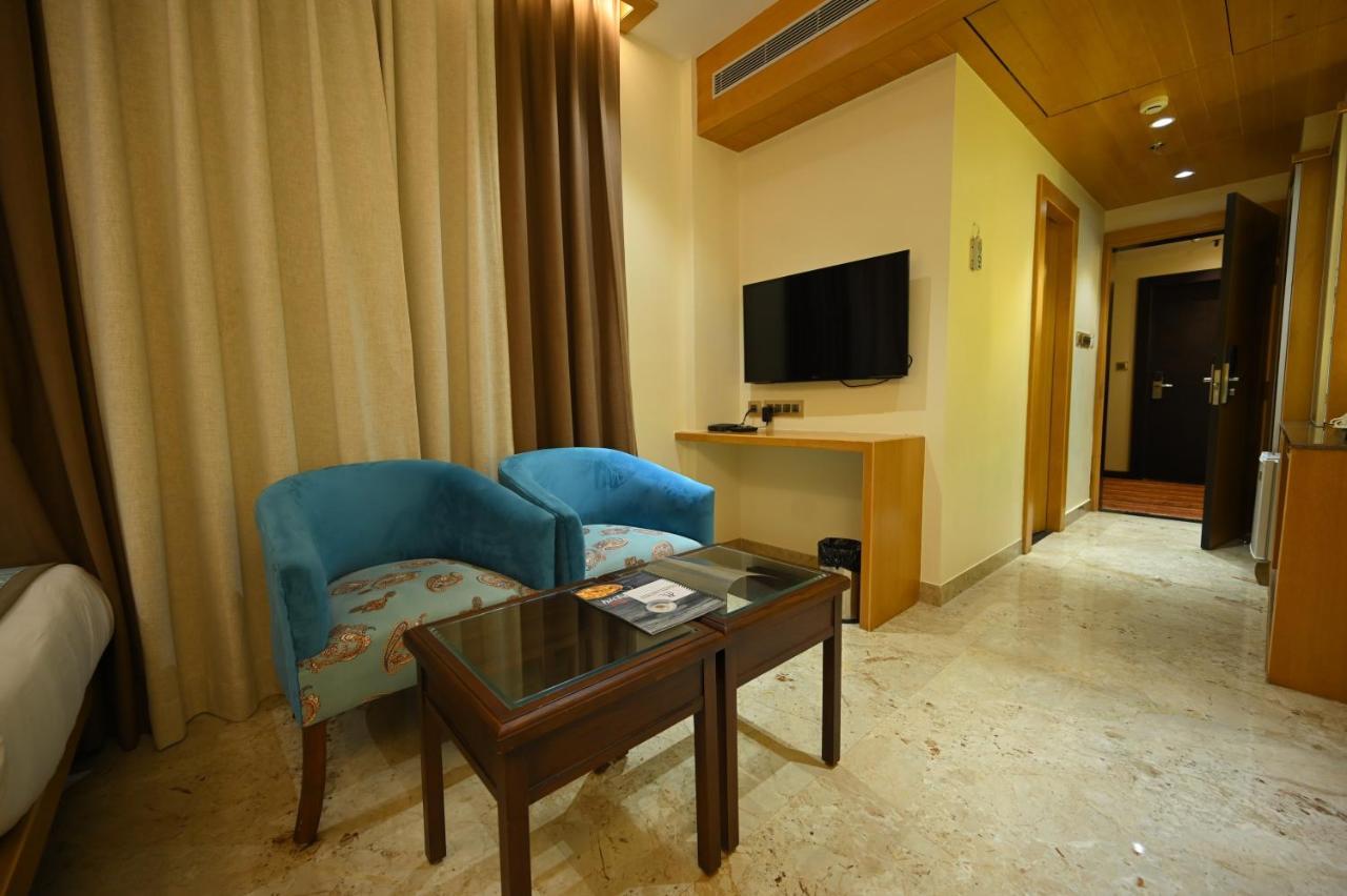 The Royal Class Hotel 瓜廖尔 外观 照片