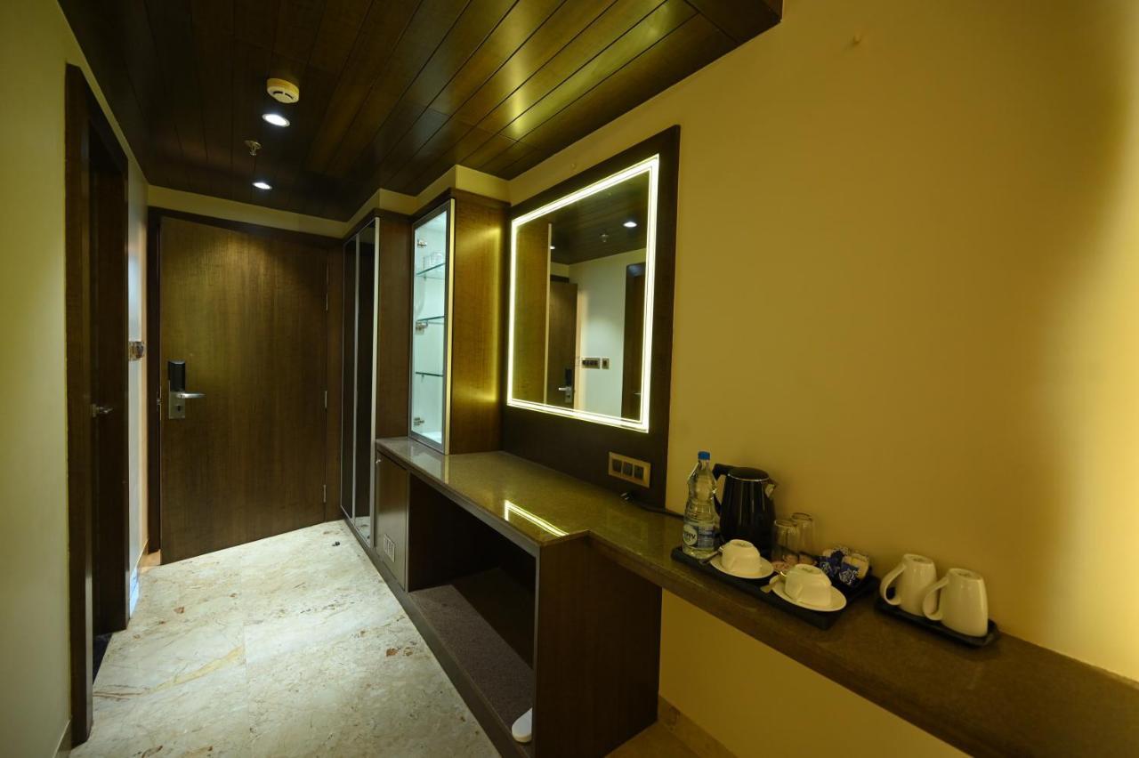 The Royal Class Hotel 瓜廖尔 外观 照片