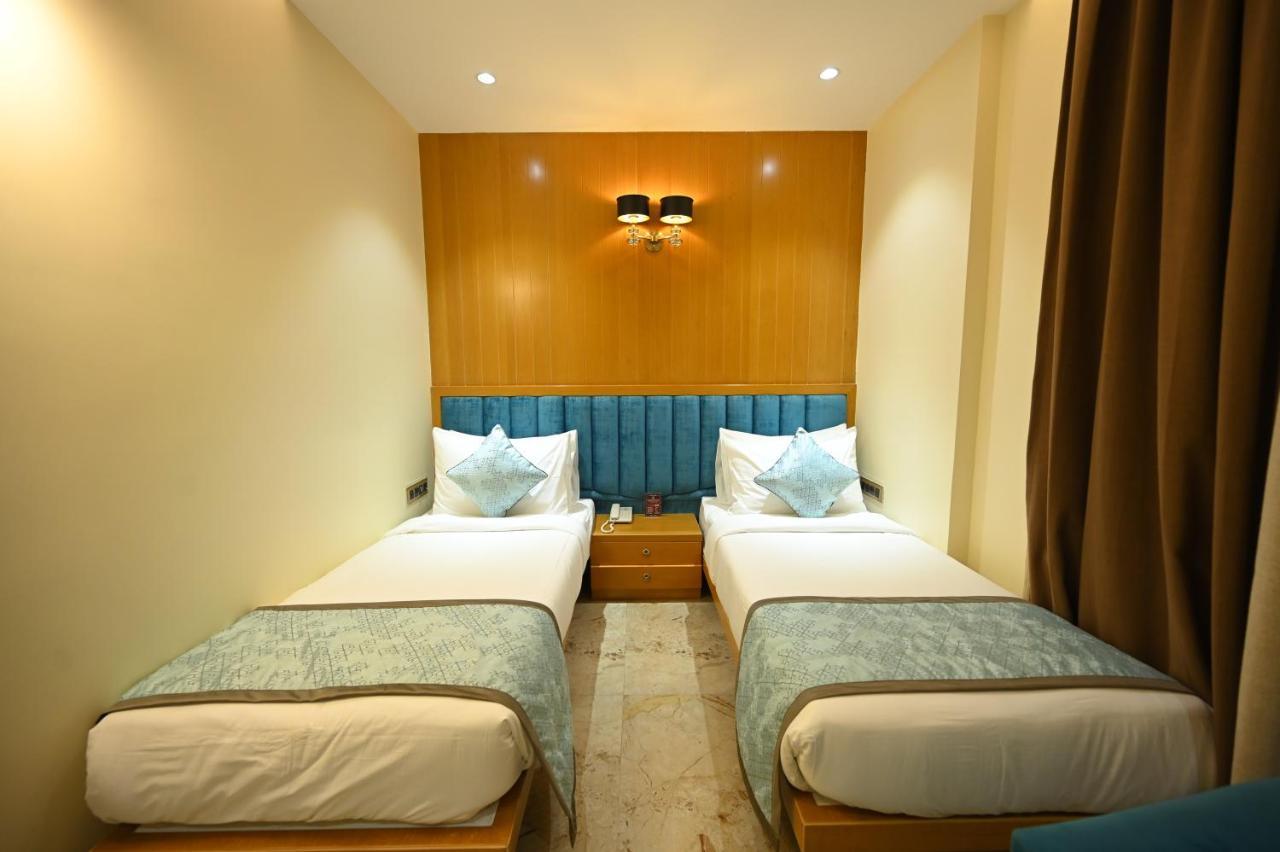 The Royal Class Hotel 瓜廖尔 外观 照片