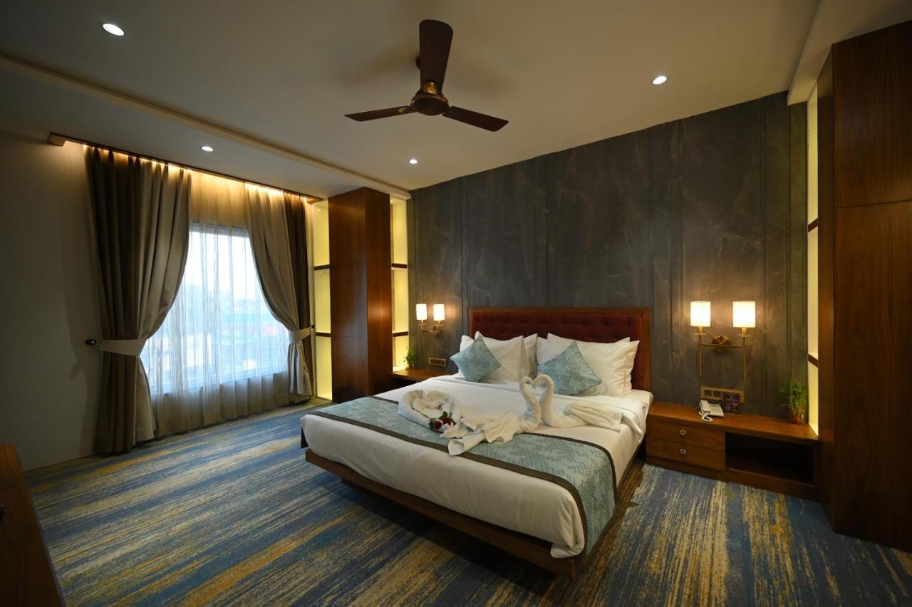 The Royal Class Hotel 瓜廖尔 外观 照片