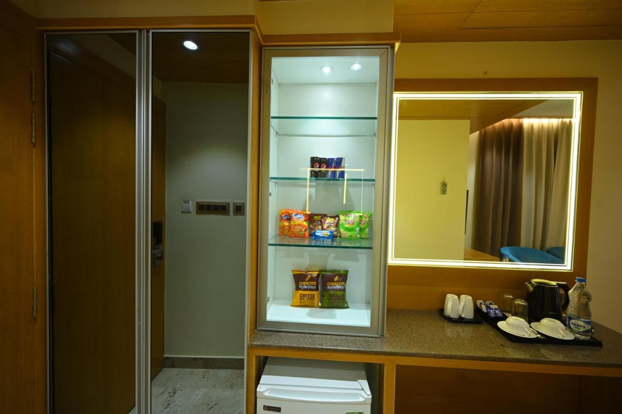 The Royal Class Hotel 瓜廖尔 外观 照片