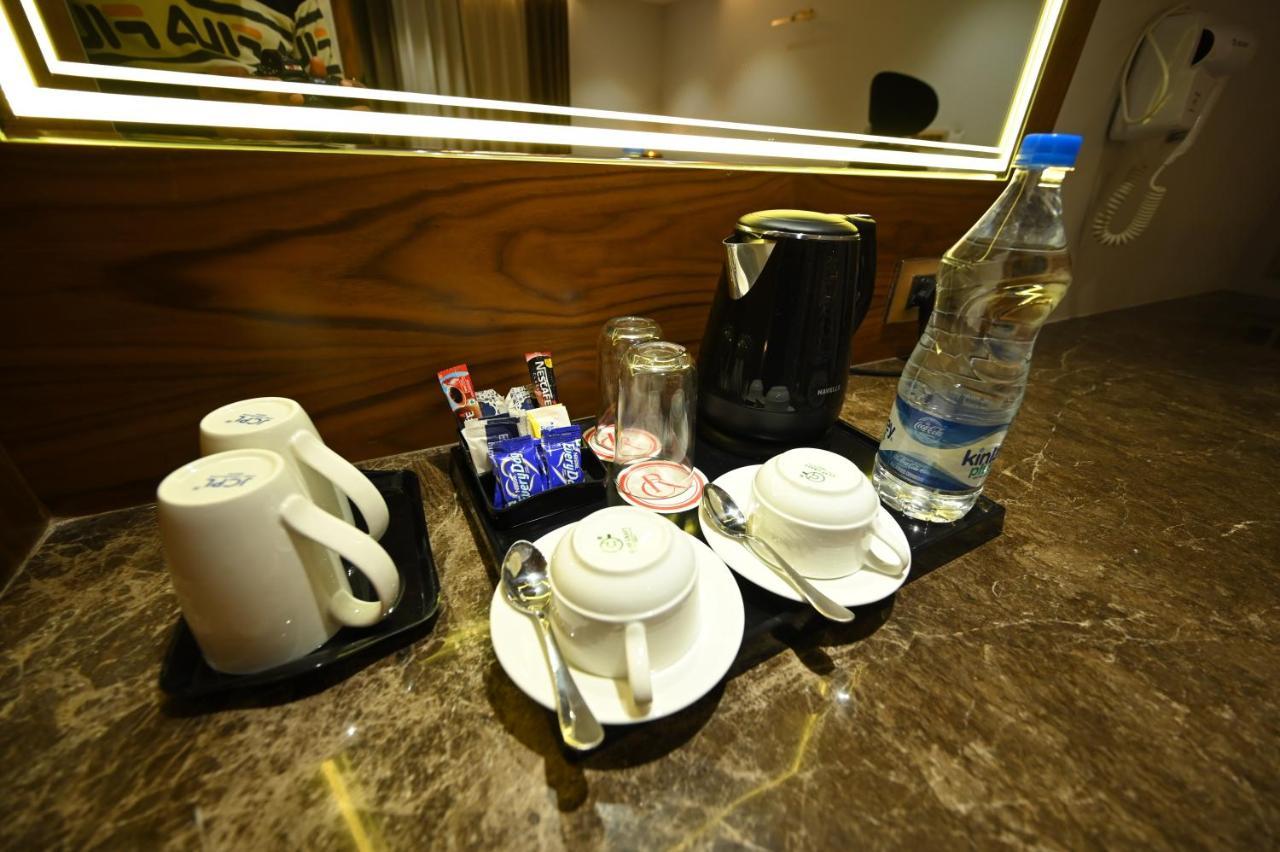 The Royal Class Hotel 瓜廖尔 外观 照片