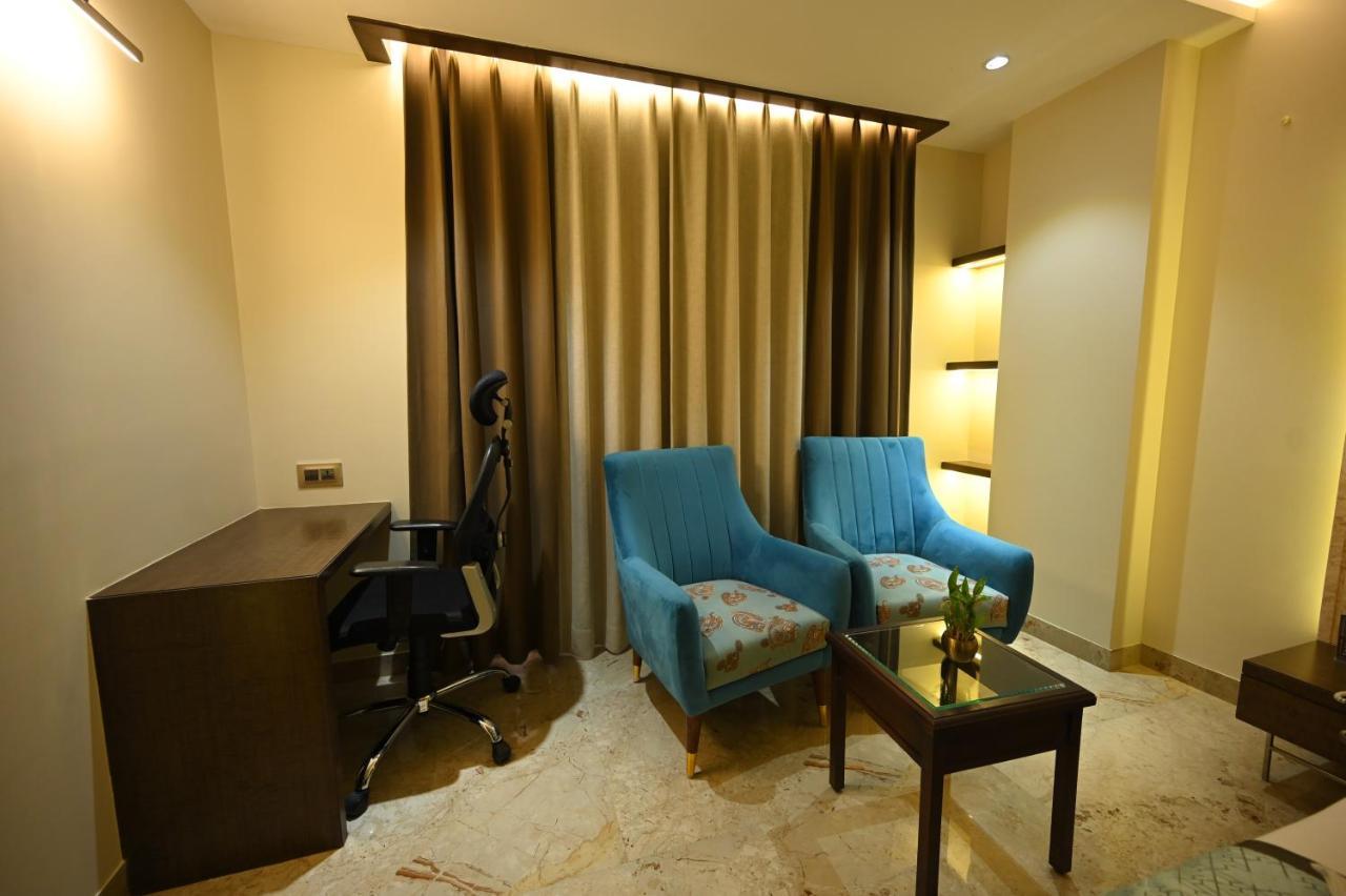 The Royal Class Hotel 瓜廖尔 外观 照片