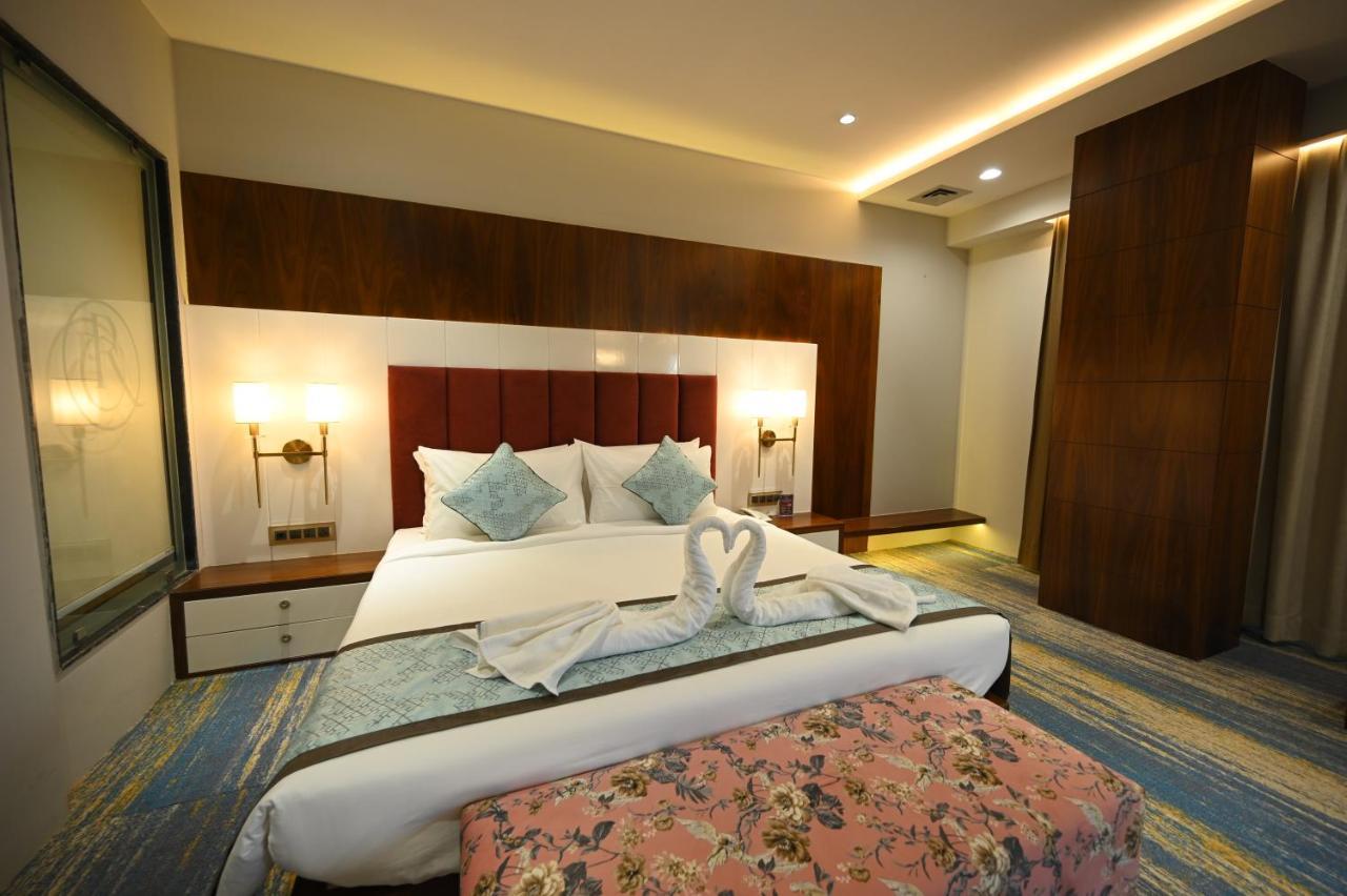 The Royal Class Hotel 瓜廖尔 外观 照片