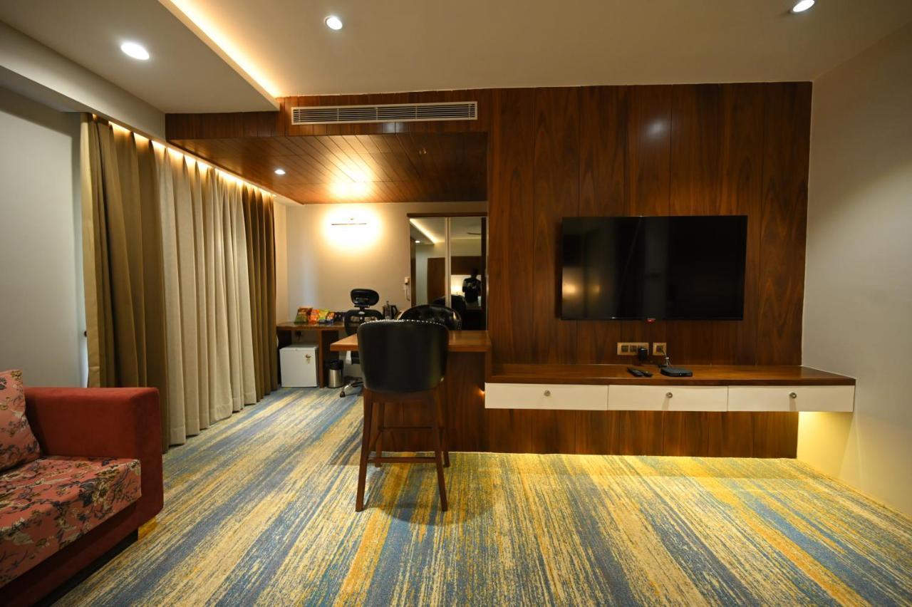 The Royal Class Hotel 瓜廖尔 外观 照片