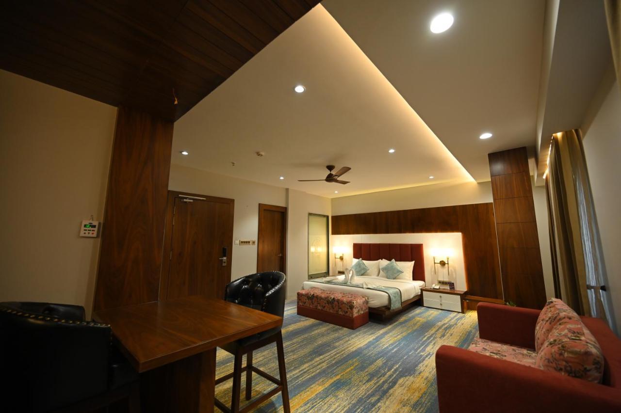 The Royal Class Hotel 瓜廖尔 外观 照片