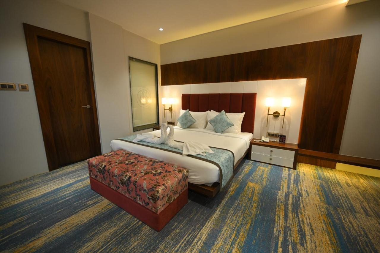 The Royal Class Hotel 瓜廖尔 外观 照片