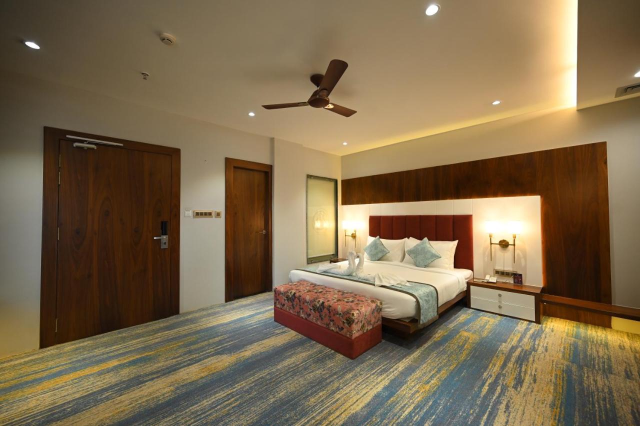 The Royal Class Hotel 瓜廖尔 外观 照片